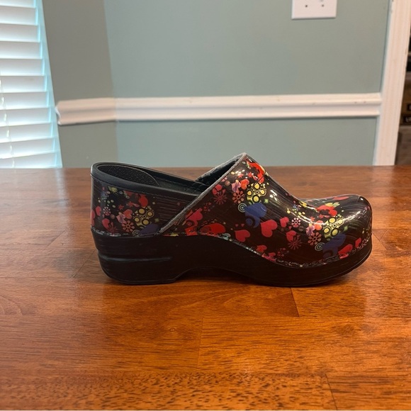 Dansko Valentine hearts red pink purple black clogs size 36 ladies 5.5-6 - Picture 6 of 12